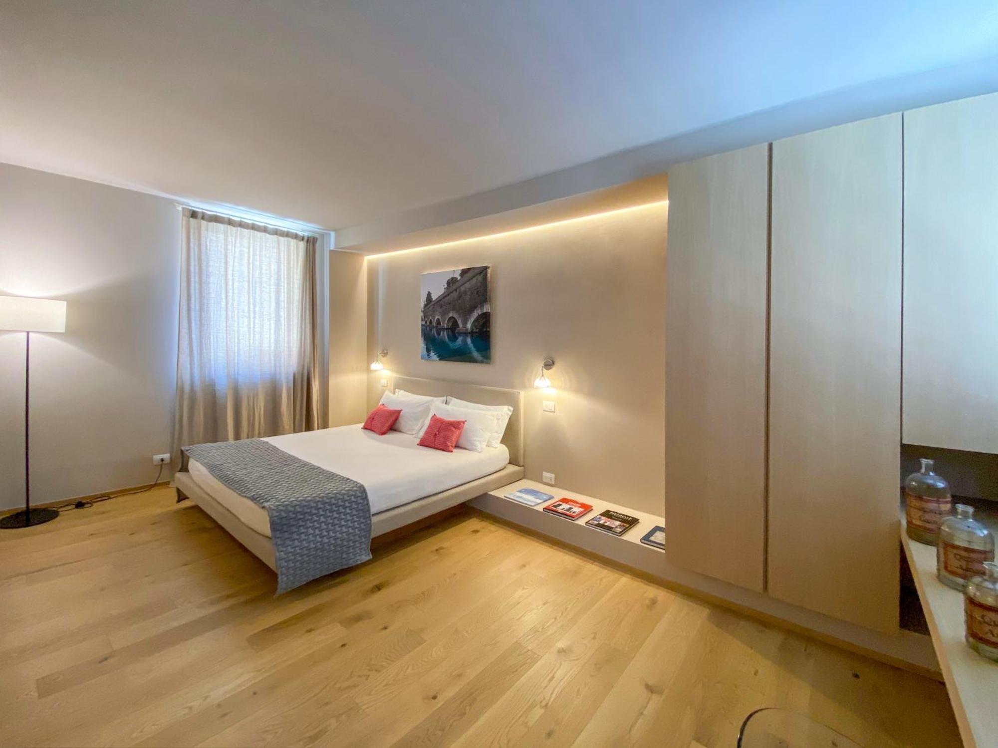 Time To Be - Luxury Apartments Centro Storico Peschiera del Garda Exteriör bild